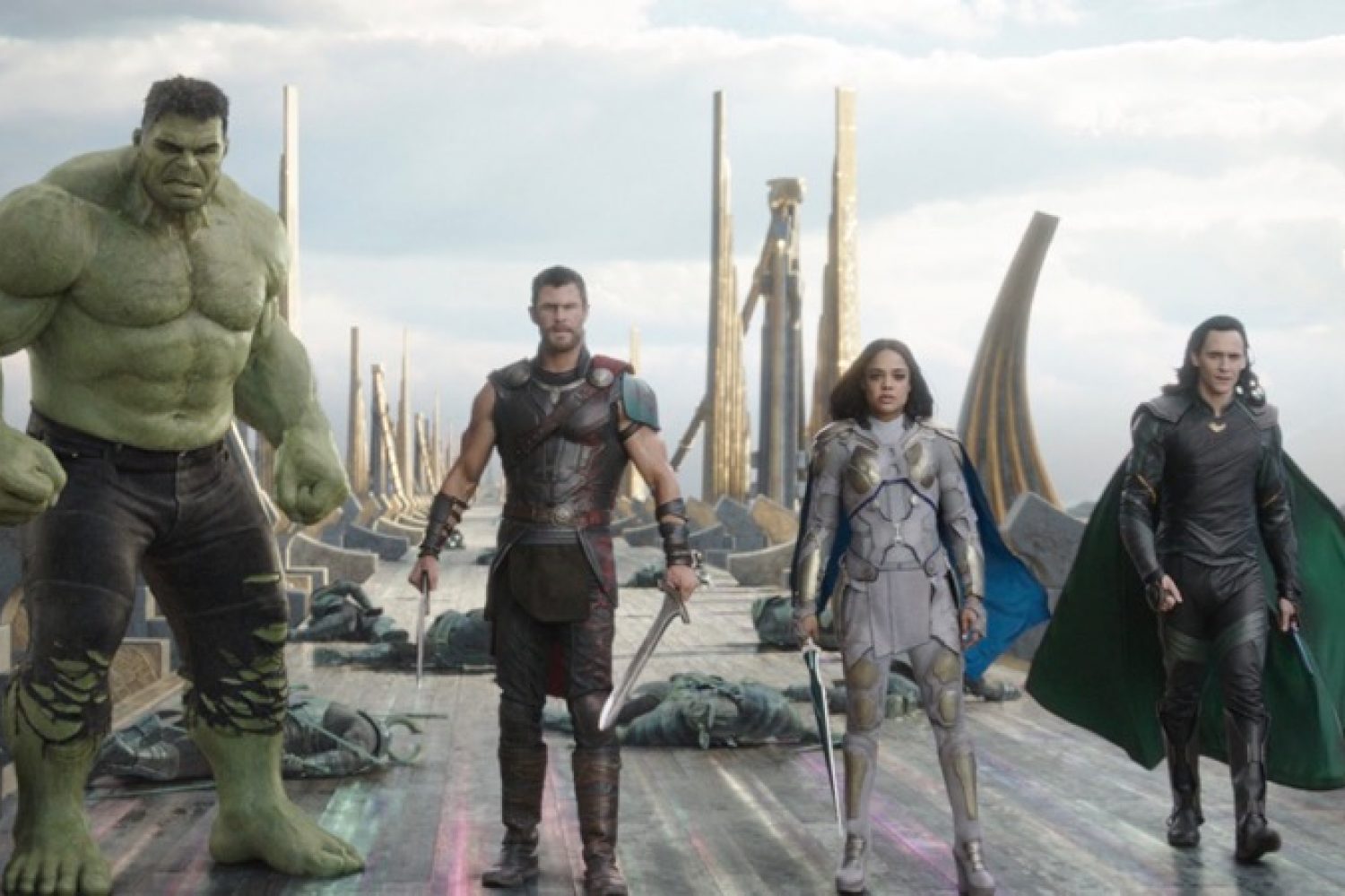 Marvel Studios' THOR: RAGNAROK..L to R: Hulk (Mark Ruffalo), Thor (Chris Hemsworth), Valkyrie (Tessa Thompson) and Loki (Tom Hiddleston)..Ph: Film Frame..©Marvel Studios 2017