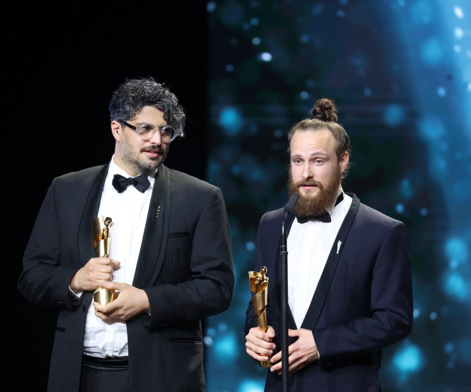 Tobias Krell (Checker Tobi) und BESTE VISUELLE EFFEKTE Kariem Saleh, Adrian Meyer · DIE THEORIE VON ALLEMbei der Verleihung der Lola - Deutscher Filmpreis 2024 im Theater am Potsdamer Platz in Berlin03.05.2024Copyright: Eventpress