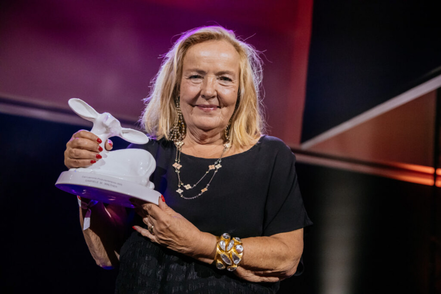 LAUPHEIM, GERMANY - SEPTEMBER 19: Gabriele M. Walther shows the trophy at the Carl Laemmle Produzentenpreis 2025 (Producer Award) at Schloss Laupheim on September 19, 2025 in Laupheim, Germany. (Photo by Thomas Niedermueller/Getty Images for Carl Laemmle UG)