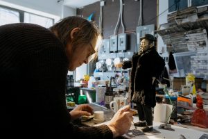 Légende: Maciek Szczerbowski on Set - Behind the Scenes- Photo : Martin Gros